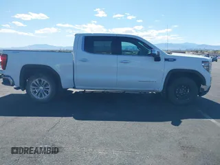 2023 GMC Sierra 1500 SLT z VIN 3GTUUDE86PG103392, wystawiony jako IAAI lot #42272800 z przebiegiem 25 545 mil mil oraz . Historia ofert i sprzedaży dostępna na DreamBid. Obrazek 13.