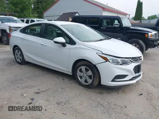 2017 Chevrolet Cruze LS z VIN 1G1BC5SM4H7187378, wystawiony jako IAAI lot #42493276 z przebiegiem Nie podano mil oraz . Historia ofert i sprzedaży dostępna na DreamBid. Obrazek 1.