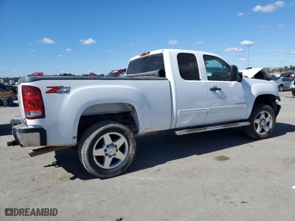 2013 GMC Sierra 2500HD SLE with VIN 1GT220CG8DZ395364, listed as a Copart auction lot 76258174 with 0 mi miles and Salvage Title. Bid and sale history available at carsss.com. Image 3.