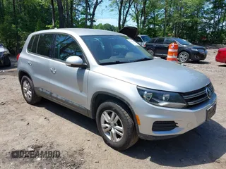 2012 Volkswagen Tiguan SE z VIN WVGAV7AX8CW542695, wystawiony jako IAAI lot #42270445 z przebiegiem 125 419 mil mil oraz . Historia ofert i sprzedaży dostępna na DreamBid. Obrazek 1.