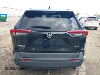 2019 Toyota RAV4 XLE with VIN 2T3W1RFV8KW001328, listed as a IAAI auction lot 41961320 with 100,678 mi miles and . Bid and sale history available at DreamBid. Image 17.