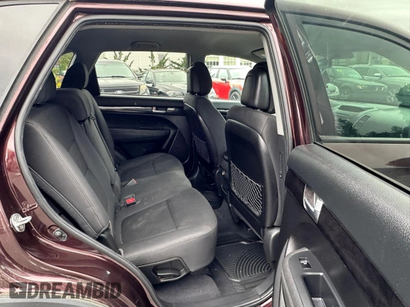 2014 Kia Sorento LX with VIN 5XYKT3A65EG487511, listed as a Copart auction lot 55742755 with 169,239 mi miles and Clean Title. Bid and sale history available at DreamBid. Image 6.