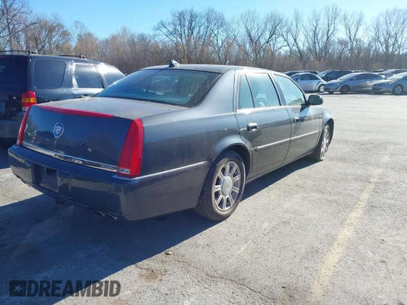 2009 Cadillac DTS 1SA z VIN 1G6KD57Y89U128646, wystawiony jako IAAI lot #40976417 z przebiegiem 167 346 mil mil oraz . Historia ofert i sprzedaży dostępna na DreamBid. Obrazek 4.