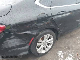 2015 Chrysler 200 Limited with VIN 1C3CCCAB8FN605390, listed as a IAAI auction lot 41175397 with 139,315 mi miles. Bid and sale history available at carsss.com. Image 6.