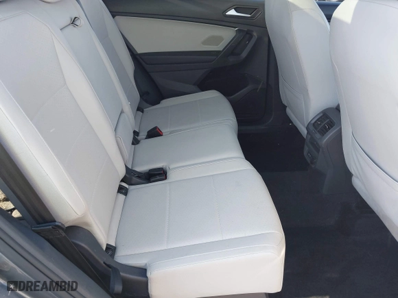 2021 Volkswagen Tiguan SE with VIN 3VV2B7AX2MM001713, listed as a IAAI auction lot 41357396 with 81,872 mi miles. Bid and sale history available at carsss.com. Image 8.