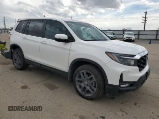 2023 Honda Passport EX-L z VIN 5FNYF8H56PB023651, wystawiony jako Copart lot #51015165 z przebiegiem 24 144 mil mil oraz Szkody całkowita. Historia ofert i sprzedaży dostępna na DreamBid. Obrazek 4.