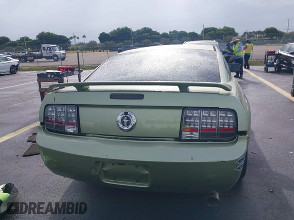 2005 Ford Mustang Deluxe с VIN 1ZVFT80N255140487, выставлен на аукционе IAAI как лот 42643309 с пробегом 153 782 миль миль и . История ставок и продаж доступна на DreamBid. Изображение 16.