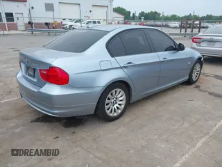 2009 BMW 3 Series 328i xDrive z VIN WBAPK73539A457091, wystawiony jako IAAI lot #42297121 z przebiegiem 154 594 mil mil oraz . Historia ofert i sprzedaży dostępna na DreamBid. Obrazek 4.