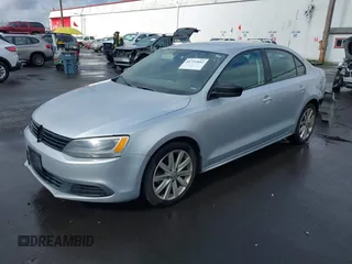 2012 Volkswagen Jetta S с VIN 3VW2K7AJ8CM394204, выставлен на аукционе IAAI как лот 41721042 с пробегом 215 326 миль миль и . История ставок и продаж доступна на DreamBid. Изображение 18.