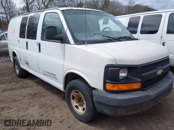 2007 Chevrolet Express Cargo Van with VIN 1GCGG25V571234701, listed as a IAAI auction lot 41684130 with 999,999 mi miles. Bid and sale history available at carsss.com. Image 1.