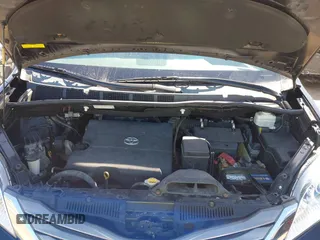 2013 Toyota Sienna XLE AAS z VIN 5TDYK3DC5DS306309, wystawiony jako IAAI lot #42260000 z przebiegiem 82 558 mil mil oraz . Historia ofert i sprzedaży dostępna na DreamBid. Obrazek 10.