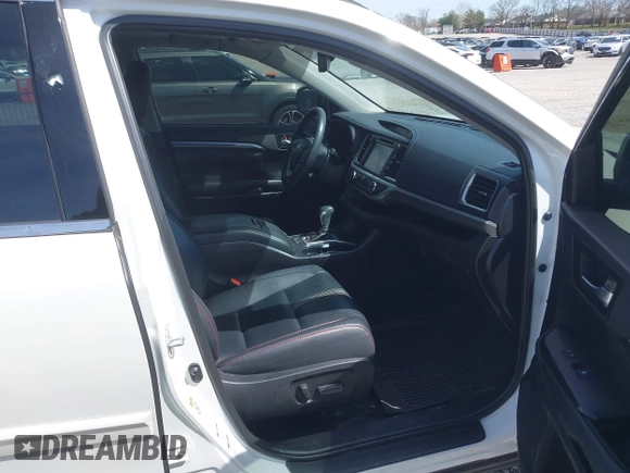 2019 Toyota Highlander SE with VIN 5TDJZRFH0KS620178, listed as a IAAI auction lot 41829974 with 73,701 mi miles. Bid and sale history available at carsss.com. Image 5.