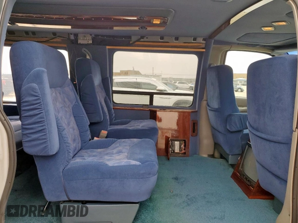 1997 Chevrolet Express Cargo z VIN 1GBFG15R3V1045586, wystawiony jako Copart lot #45388645 z przebiegiem 67 872 mil mil oraz Czysty tytuł • Clean title. Historia ofert i sprzedaży dostępna na DreamBid. Obrazek 11.
