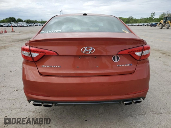 2015 Hyundai Sonata Sport z VIN 5NPE34AB9FH105118, wystawiony jako Copart lot #56419065 z przebiegiem 124 137 mil mil oraz Szkoda całkowita • Salvage title. Historia ofert i sprzedaży dostępna na DreamBid. Obrazek 6.