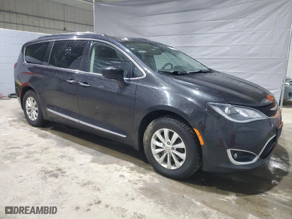 2018 Chrysler Pacifica Touring L with VIN 2C4RC1BG1JR163343, listed as a Copart auction lot 51422855 with 213,090 mi miles and Clean Title. Bid and sale history available at carsss.com. Image 4.