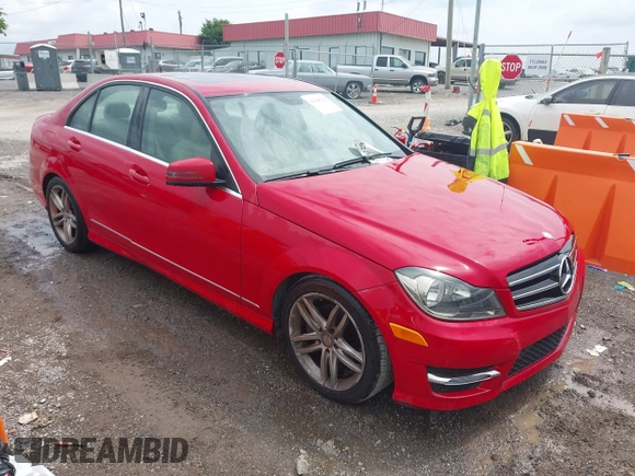 2014 Mercedes-Benz C 250 Sport z VIN WDDGF4HB9EA938841, wystawiony jako IAAI lot #42388729 z przebiegiem 182 422 mil mil oraz . Historia ofert i sprzedaży dostępna na DreamBid. Obrazek 1.