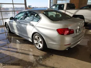 2012 BMW 5 Series 528i xDrive with VIN WBAXH5C5XCDW09327, listed as a IAAI auction lot 41644876 with 152,851 mi miles. Bid and sale history available at carsss.com. Image 3.