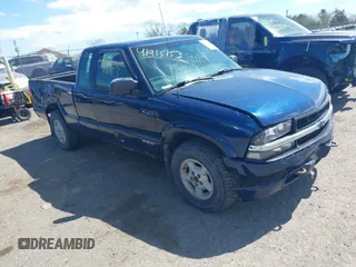 2001 Chevrolet S-10 LS with VIN 1GCDT19W718244852, listed as a IAAI auction lot 41915153 with 149,150 mi miles and . Bid and sale history available at DreamBid. Image 1.