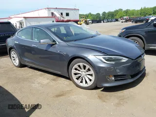 2018 Tesla Model S 75D z VIN 5YJSA1E24JF292518, wystawiony jako IAAI lot #42247256 z przebiegiem 40 160 mil mil oraz . Historia ofert i sprzedaży dostępna na DreamBid. Obrazek 1.