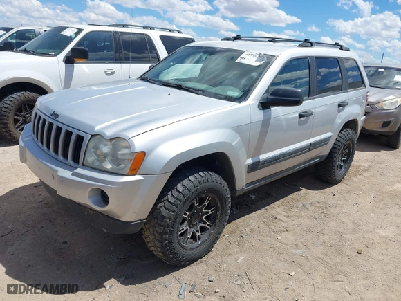 2005 Jeep Grand Cherokee Laredo with VIN 1J4GR48K15C542354, listed as a IAAI auction lot 41940355 with 158,065 mi miles. Bid and sale history available at carsss.com. Image 2.
