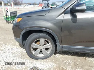 2013 Kia Sorento EX with VIN 5XYKU3A62DG373137, listed as a IAAI auction lot 41872724 with 177,387 mi miles. Bid and sale history available at carsss.com. Image 13.