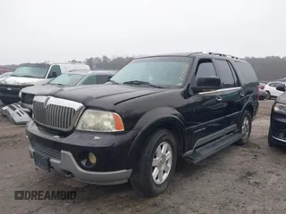 2003 Lincoln Navigator Ultimate with VIN 5LMFU27R03LJ47025, listed as a IAAI auction lot 41530068 with 236,200 mi miles. Bid and sale history available at carsss.com. Image 2.