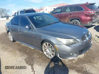 2008 BMW 5 Series 550i z VIN WBANW53548CT49775, wystawiony jako IAAI lot #41674354 z przebiegiem 110 969 mil mil oraz . Historia ofert i sprzedaży dostępna na DreamBid. Obrazek 1.