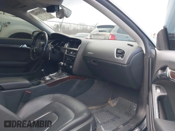 2013 Audi A5 Premium Plus z VIN WAULFAFR8DA070141, wystawiony jako IAAI lot #41729584 z przebiegiem 176 662 mil mil oraz . Historia ofert i sprzedaży dostępna na DreamBid. Obrazek 5.