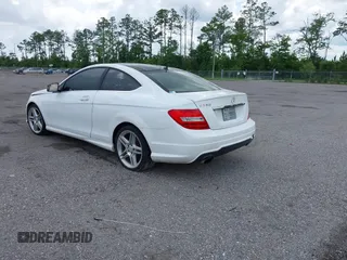 2014 Mercedes-Benz C 250 с VIN WDDGJ4HB2EG287029, выставлен на аукционе IAAI как лот 42479257 с пробегом 320 475 миль миль и . История ставок и продаж доступна на DreamBid. Изображение 3.