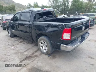 2020 Ram 1500 Big Horn z VIN 1C6RRFFGXLN109231, wystawiony jako IAAI lot #41881564 z przebiegiem 93 879 mil mil oraz . Historia ofert i sprzedaży dostępna na DreamBid. Obrazek 3.