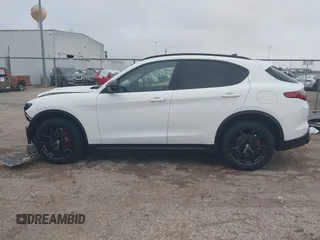 2020 Alfa Romeo Stelvio Sport z VIN ZASPAJAN3L7C94007, wystawiony jako IAAI lot #41606766 z przebiegiem Nie podano mil oraz . Historia ofert i sprzedaży dostępna na DreamBid. Obrazek 15.