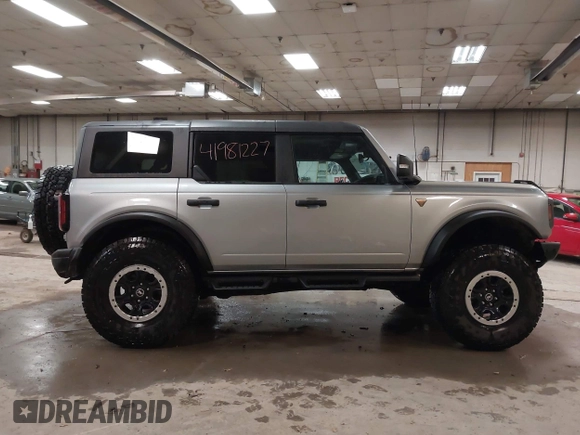 2023 Ford Bronco z VIN 1FMEE5DP2PLB55066, wystawiony jako IAAI lot #41981227 z przebiegiem 16 137 mil mil oraz . Historia ofert i sprzedaży dostępna na DreamBid. Obrazek 13.