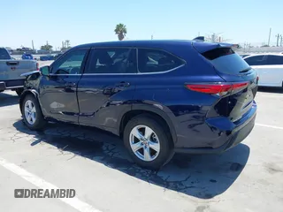 2022 Toyota Highlander LE with VIN 5TDZZRAH2NS550598, listed as a IAAI auction lot 42317212 with 42,102 mi miles and . Bid and sale history available at DreamBid. Image 3.