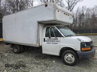 2005 Chevrolet Express Commercial C7L DRW with VIN 1GBJG31U251204341, listed as a Copart auction lot 48927935 with 220,497 mi miles and Salvage Title. Bid and sale history available at carsss.com. Image 4.