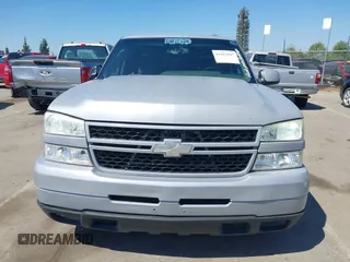 2005 Chevrolet Silverado 1500 LS z VIN 2GCEC13TX51171276, wystawiony jako IAAI lot #41861847 z przebiegiem 163 237 mil mil oraz . Historia ofert i sprzedaży dostępna na DreamBid. Obrazek 12.