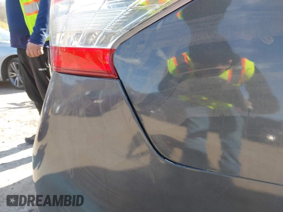 2015 Nissan Sentra SV z VIN 3N1AB7AP9FY234268, wystawiony jako IAAI lot #42041046 z przebiegiem 126 425 mil mil oraz . Historia ofert i sprzedaży dostępna na DreamBid. Obrazek 6.