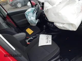 2016 FIAT 500X Easy z VIN ZFBCFYBT0GP363307, wystawiony jako IAAI lot #42358775 z przebiegiem 103 635 mil mil oraz . Historia ofert i sprzedaży dostępna na DreamBid. Obrazek 5.