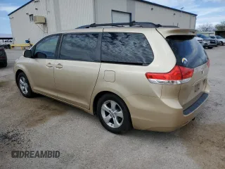 2012 Toyota Sienna LE AAS с VIN 5TDKK3DC6CS276676, выставлен на аукционе Copart как лот 56898135 с пробегом 167 432 миль миль и Списание • Salvage title. История ставок и продаж доступна на DreamBid. Изображение 2.