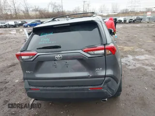 2021 Toyota RAV4 XLE Premium с VIN 2T3A1RFV4MC184144, выставлен на аукционе IAAI как лот 41541562 с пробегом 76 326 миль миль и . История ставок и продаж доступна на DreamBid. Изображение 16.