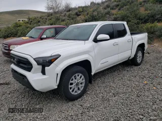 2024 Toyota Tacoma SR5 z VIN 3TMLB5JNXRM074860, wystawiony jako Copart lot #54548985 z przebiegiem 4 456 mil mil oraz Szkoda całkowita • Salvage title. Historia ofert i sprzedaży dostępna na DreamBid. Obrazek 1.