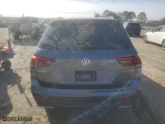 2018 Volkswagen Tiguan S with VIN 3VV1B7AX3JM009567, listed as a Copart auction lot 42562965 with 134,016 mi miles and Salvage Title. Bid and sale history available at carsss.com. Image 6.
