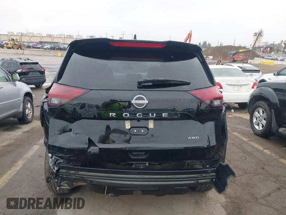 2025 Nissan Rogue S z VIN 5N1BT3ABXSC765294, wystawiony jako IAAI lot #41905928 z przebiegiem 600 mil mil oraz . Historia ofert i sprzedaży dostępna na DreamBid. Obrazek 17.