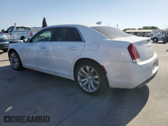 2017 Chrysler 300 Limited z VIN 2C3CCAAG6HH605609, wystawiony jako Copart lot #57677755 z przebiegiem 44 797 mil mil oraz Szkoda całkowita • Salvage title. Historia ofert i sprzedaży dostępna na DreamBid. Obrazek 2.