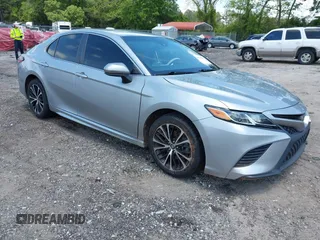 2019 Toyota Camry LE z VIN 4T1B11HK1KU204024, wystawiony jako IAAI lot #42151847 z przebiegiem 127 000 mil mil oraz . Historia ofert i sprzedaży dostępna na DreamBid. Obrazek 1.