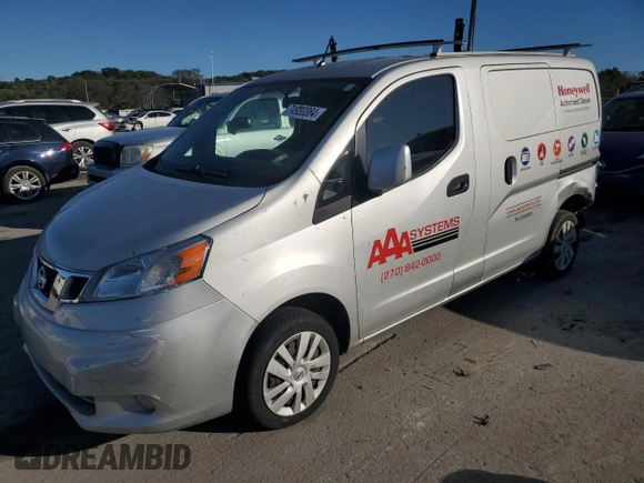 2018 Nissan NV200 S z VIN 3N6CM0KN7JK704620, wystawiony jako Copart lot #74920384 z przebiegiem 225 431 mil mil oraz Szkoda całkowita • Salvage title. Historia ofert i sprzedaży dostępna na DreamBid. Obrazek 1.