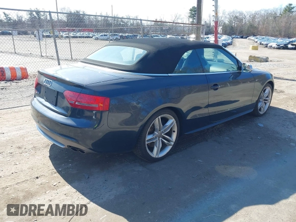2012 Audi S5 Premium Plus z VIN WAUCGAFH4CN004360, wystawiony jako IAAI lot #41742130 z przebiegiem 106 929 mil mil oraz . Historia ofert i sprzedaży dostępna na DreamBid. Obrazek 4.