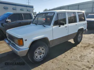 1990 Isuzu Trooper z VIN JACCH58R2L8912963, wystawiony jako Copart lot #53236865 z przebiegiem 206 634 mil mil oraz Czysty tytuł • Clean title. Historia ofert i sprzedaży dostępna na DreamBid. Obrazek 1.