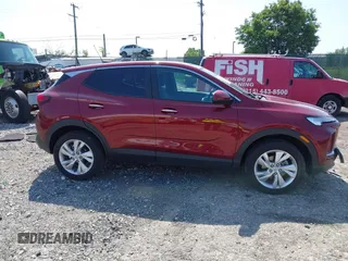 2024 Buick Encore GX Preferred с VIN KL4AMCSL7RB199805, выставлен на аукционе IAAI как лот 42562166 с пробегом 1 859 миль миль и . История ставок и продаж доступна на DreamBid. Изображение 13.