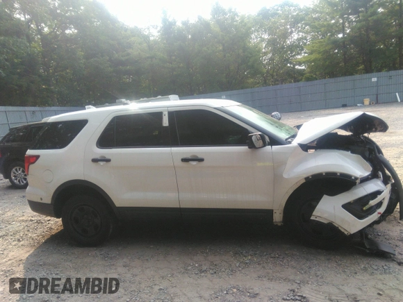 2017 Ford Police Interceptor Utility z VIN 1FM5K8AR9HGA24386, wystawiony jako IAAI lot #37197888 z przebiegiem 80 013 mil mil oraz . Historia ofert i sprzedaży dostępna na DreamBid. Obrazek 12.