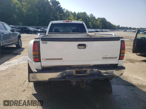 2005 Chevrolet Silverado 3500 LT z VIN 1GCJC33295F944586, wystawiony jako Copart lot #71230574 z przebiegiem 326 804 mil mil oraz Szkody całkowita. Historia ofert i sprzedaży dostępna na DreamBid. Obrazek 6.